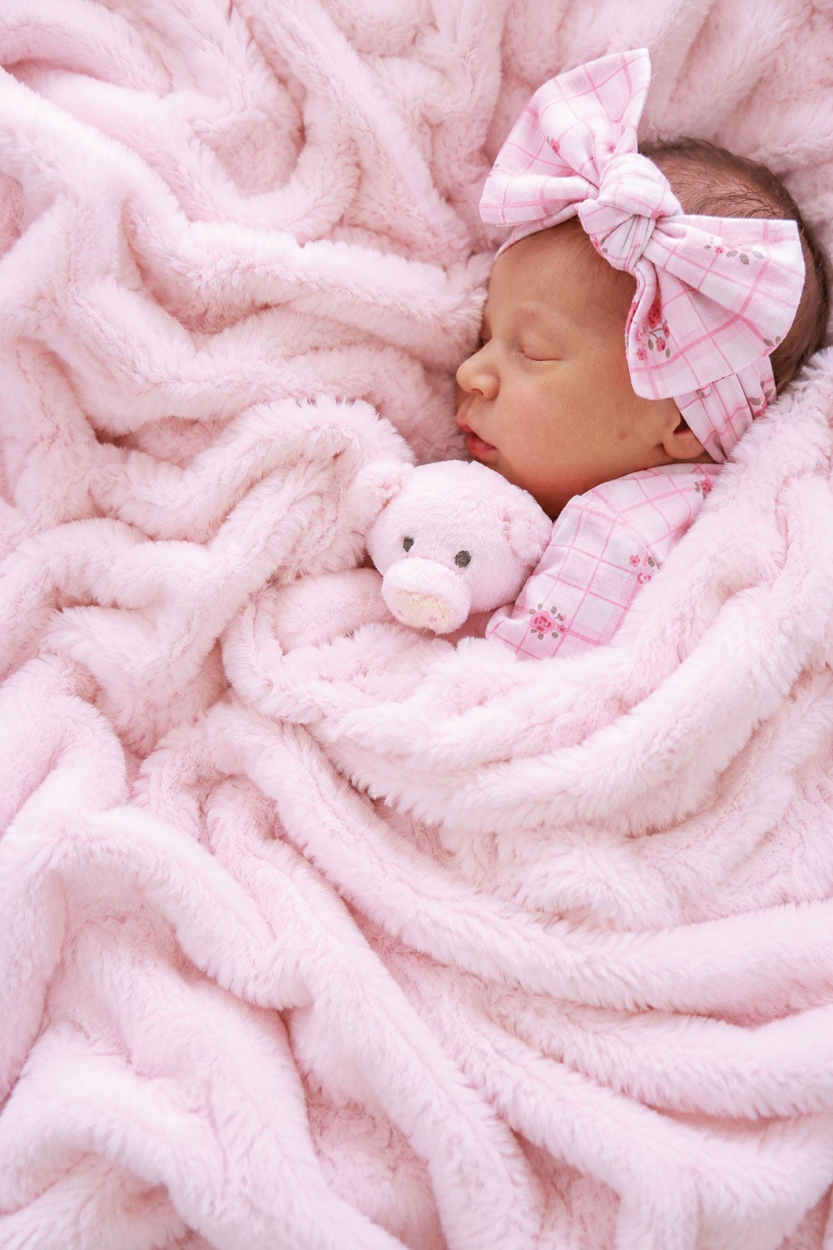 Caden Lane Double-Ruched Faux Fur Blanket-Pink
